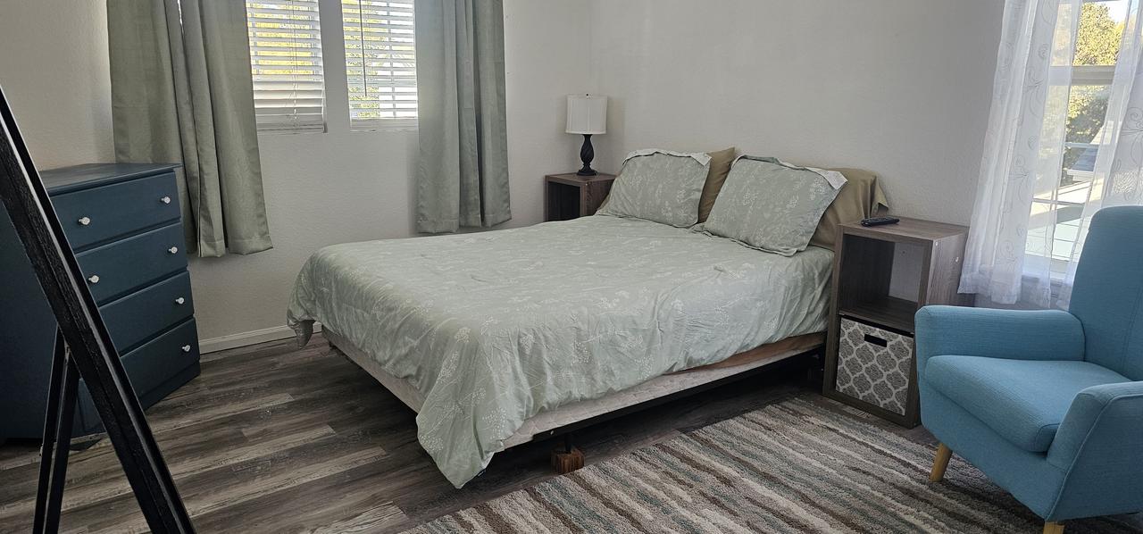 Profile photo 6 of 16