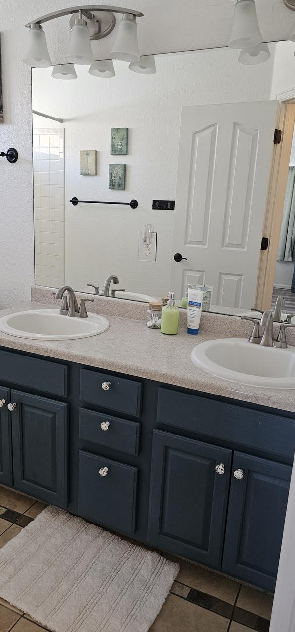 Profile photo 8 of 16