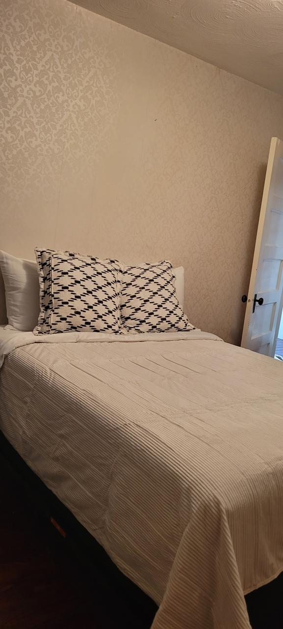 Profile photo 3 of 8