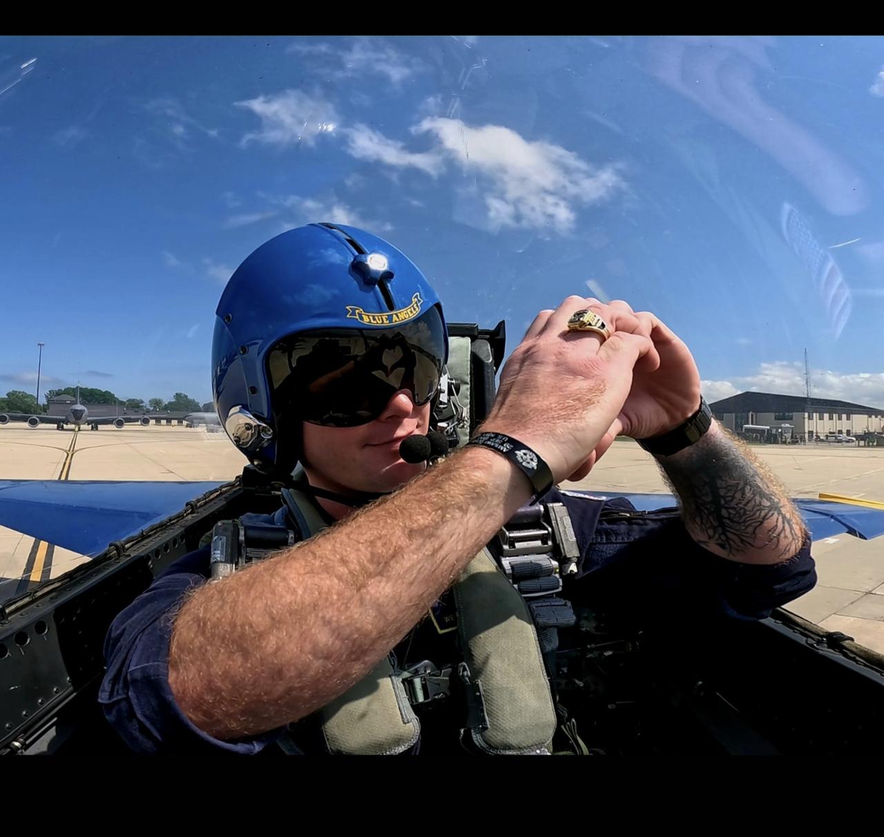 Profile photo 17 of 17