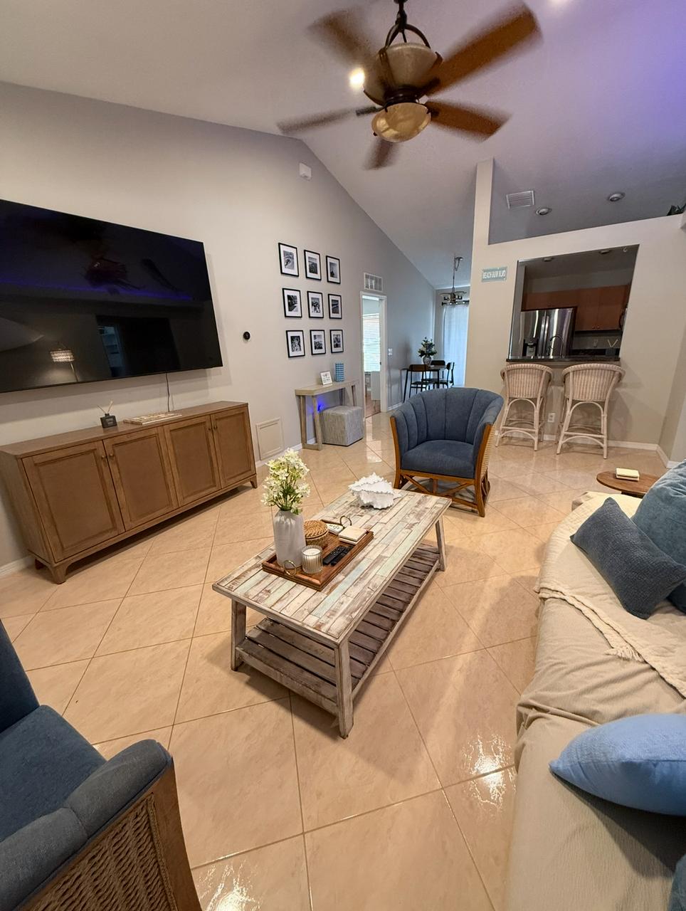 Profile photo 7 of 11