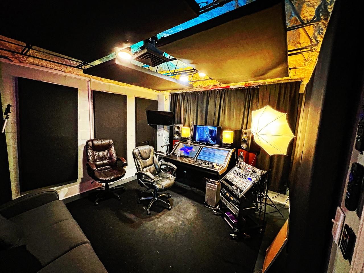 Profile photo 11 of 13