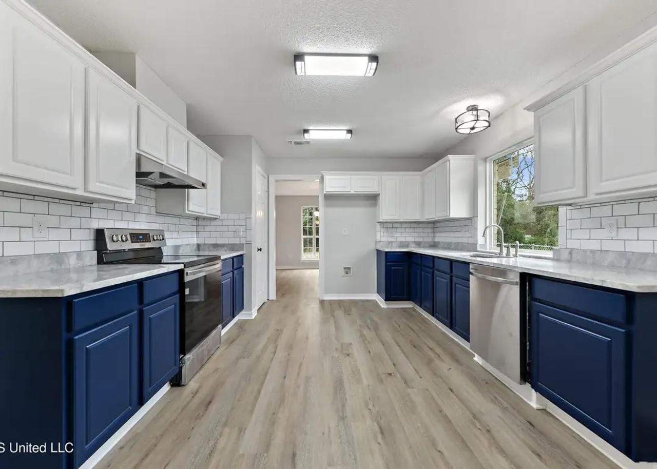 Profile photo 3 of 13