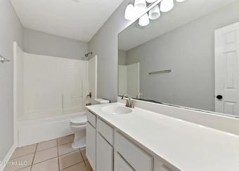 Room for rent in Biloxi MS $750, house