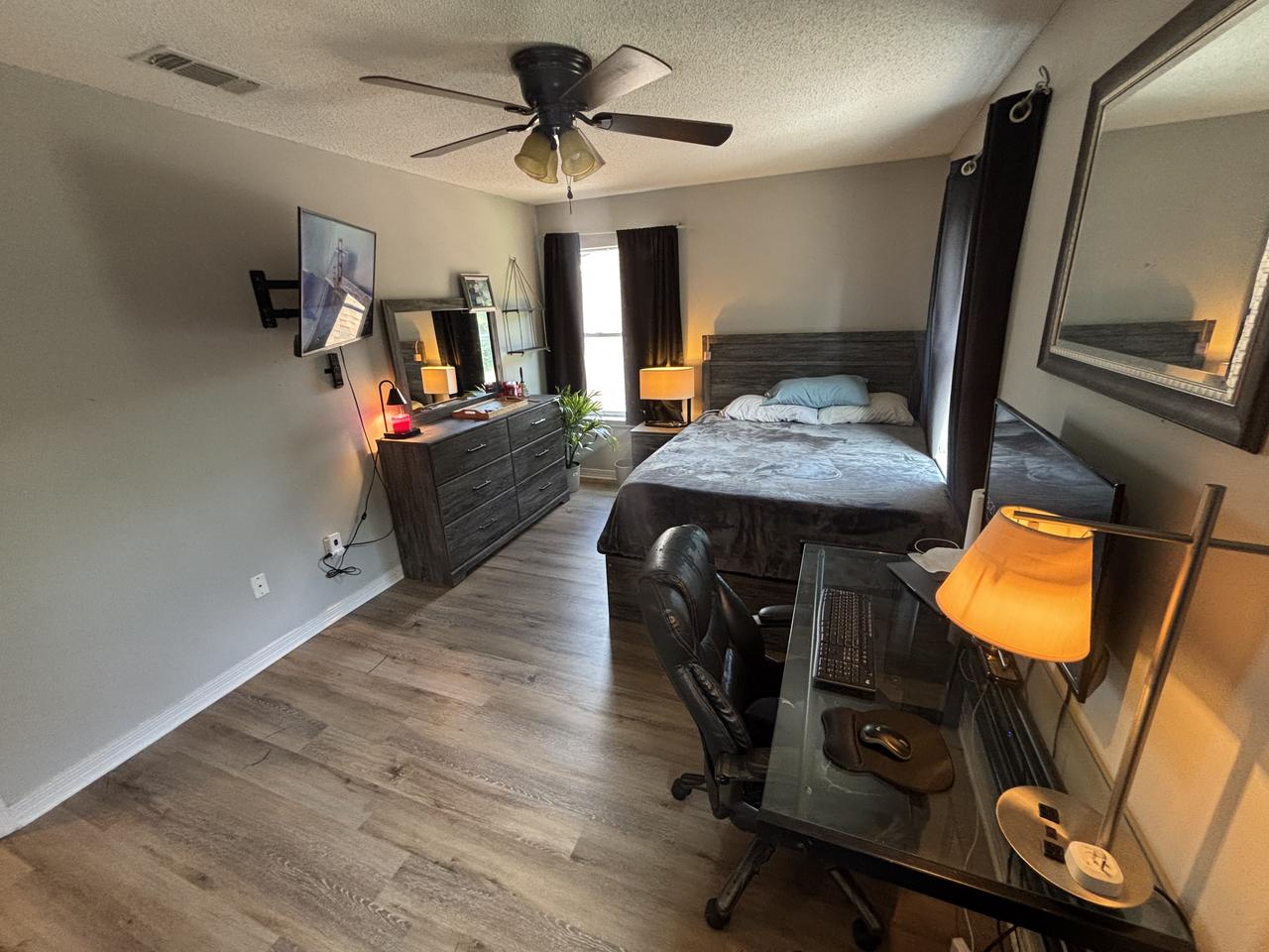 Profile photo 8 of 13