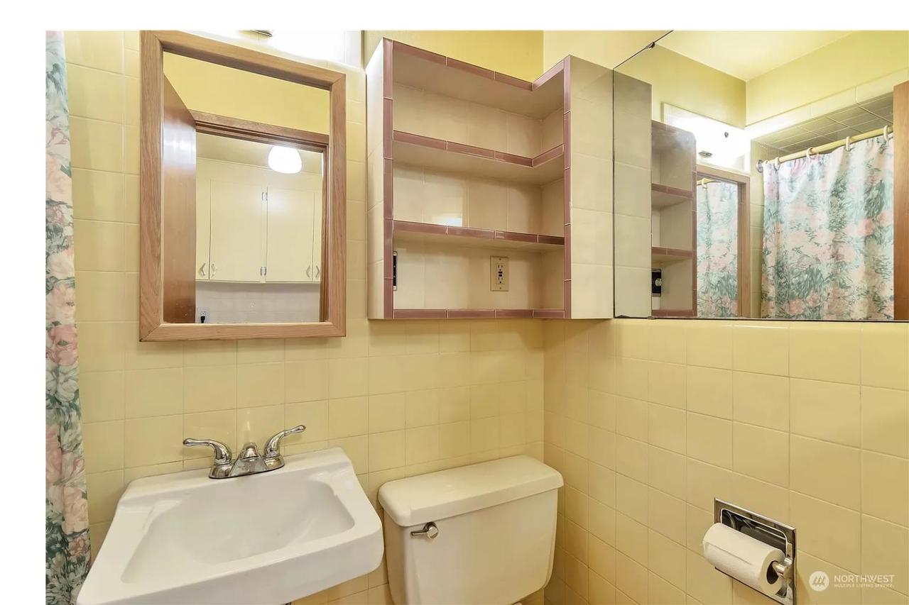 Profile photo 7 of 10