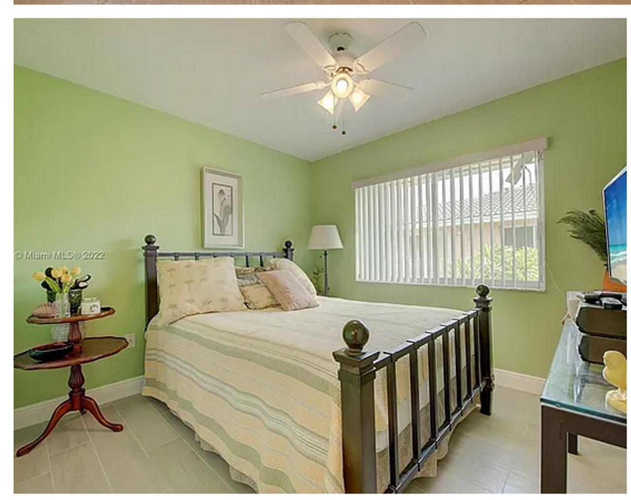 Profile photo 3 of 6