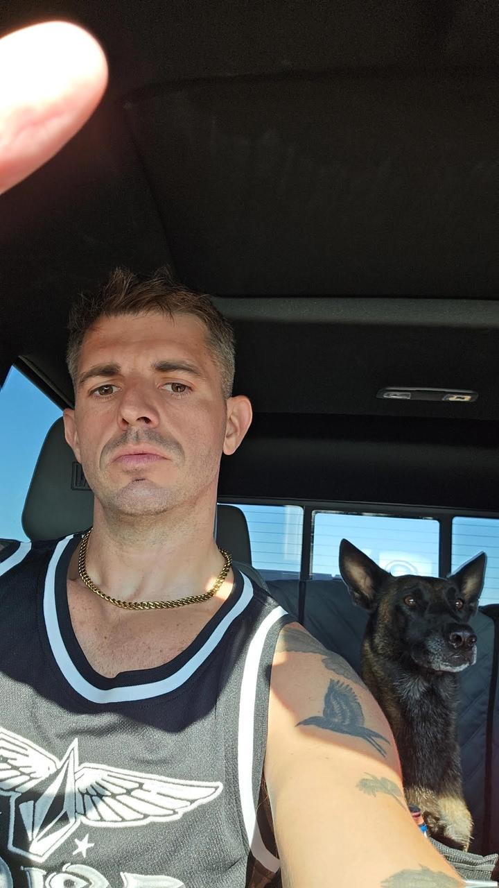 Profile photo 6 of 6