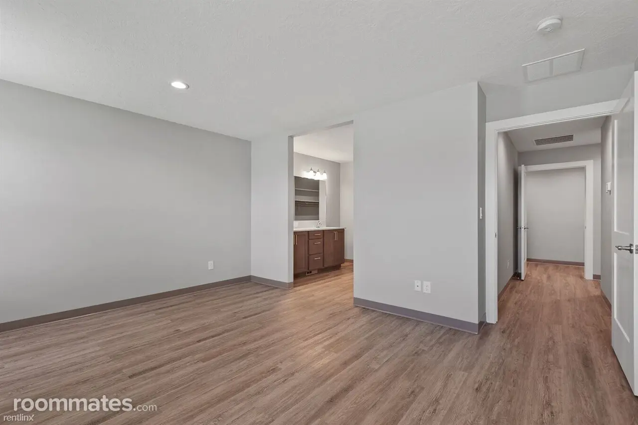 Profile photo 6 of 11