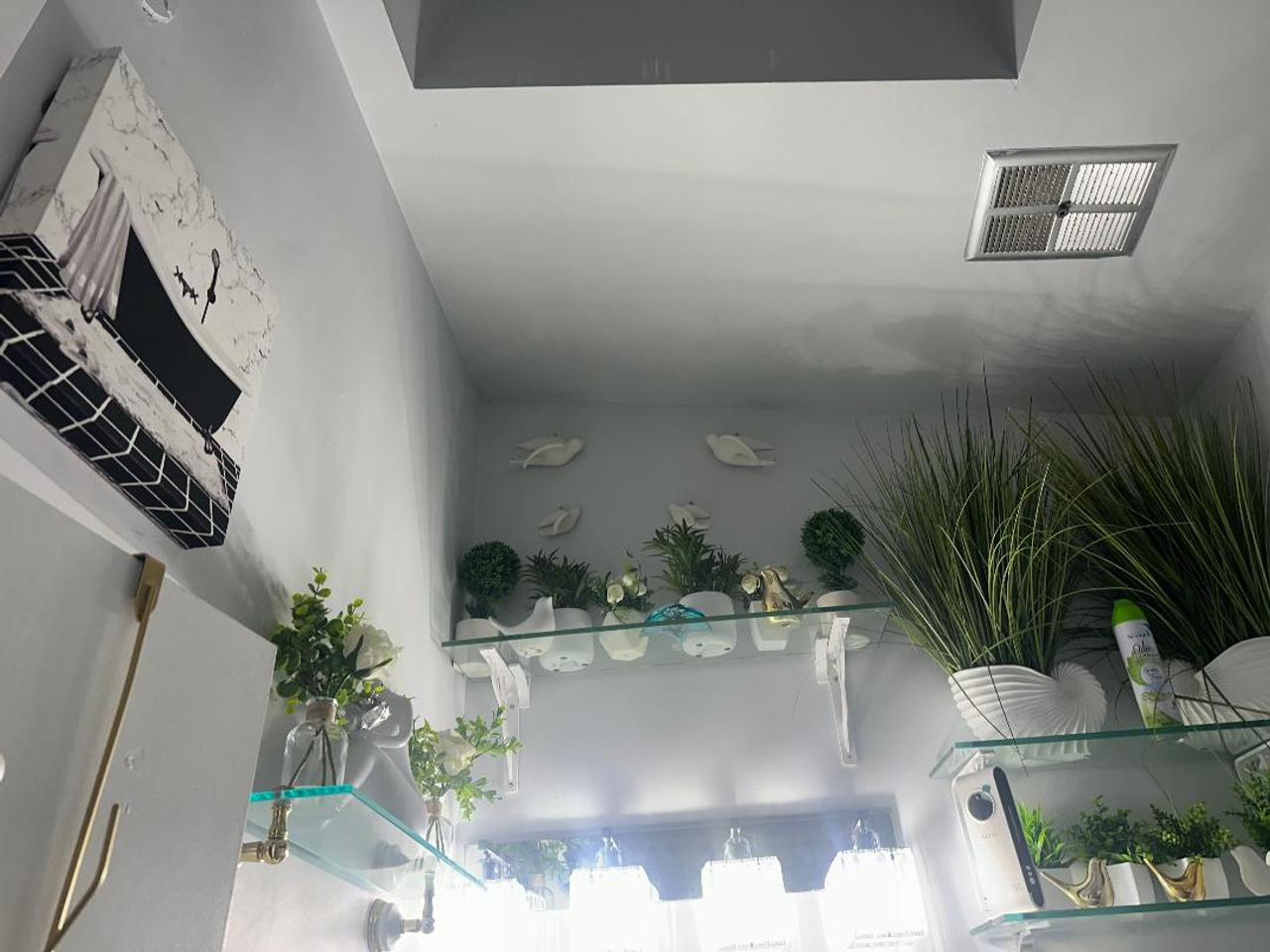 Profile photo 7 of 11