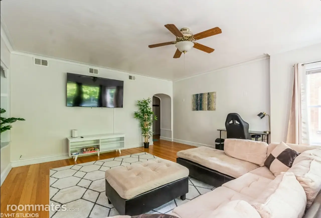 Profile photo 1 of 8