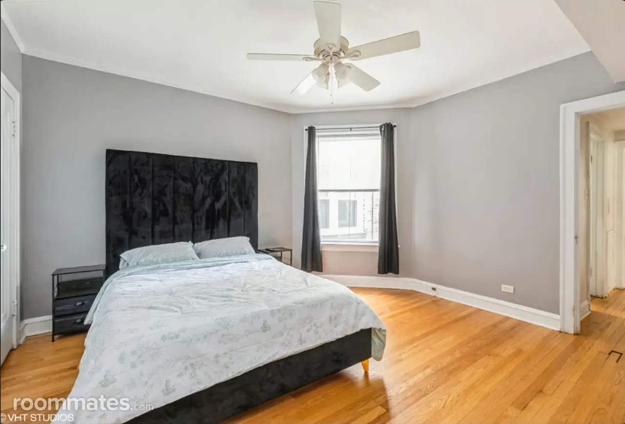 Profile photo 3 of 8