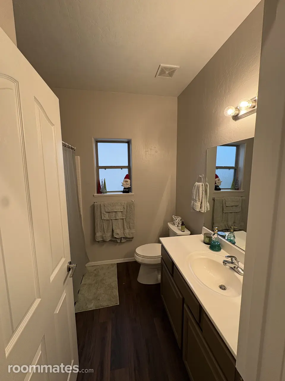 Profile photo 7 of 13