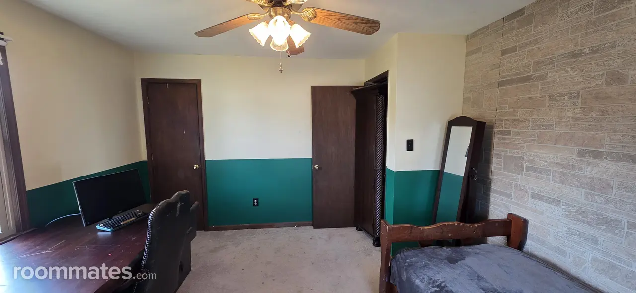 Profile photo 4 of 17