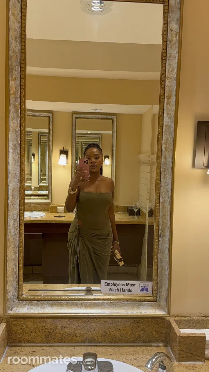 Profile photo 13 of 14