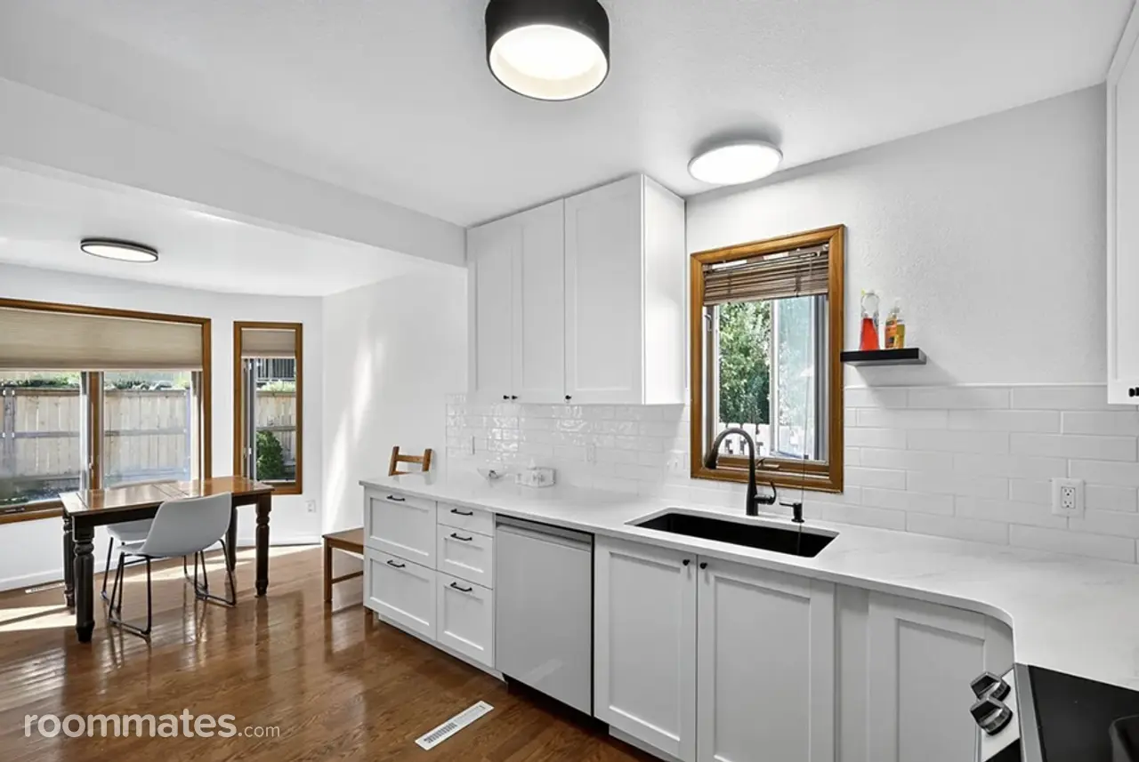 Profile photo 3 of 8