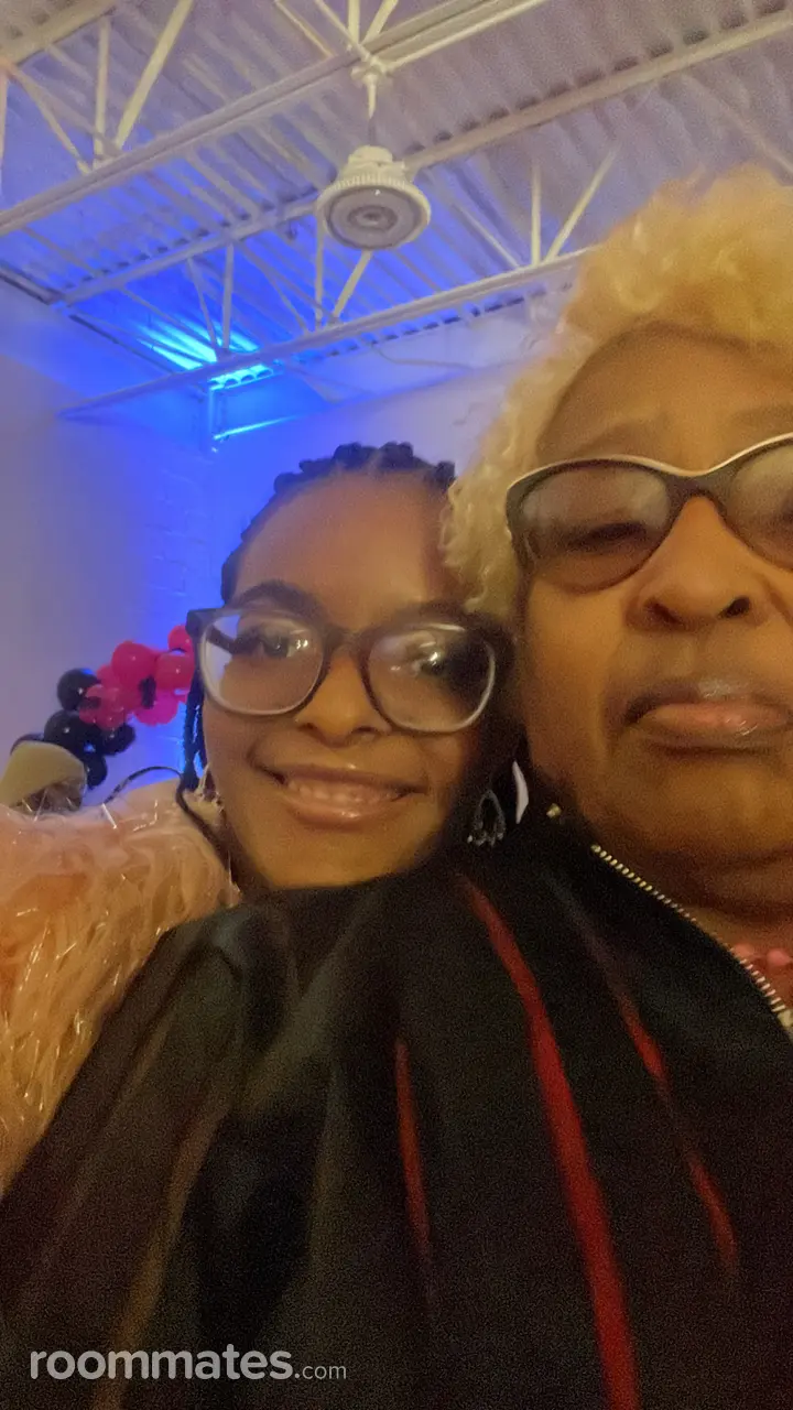 Profile photo 3 of 10