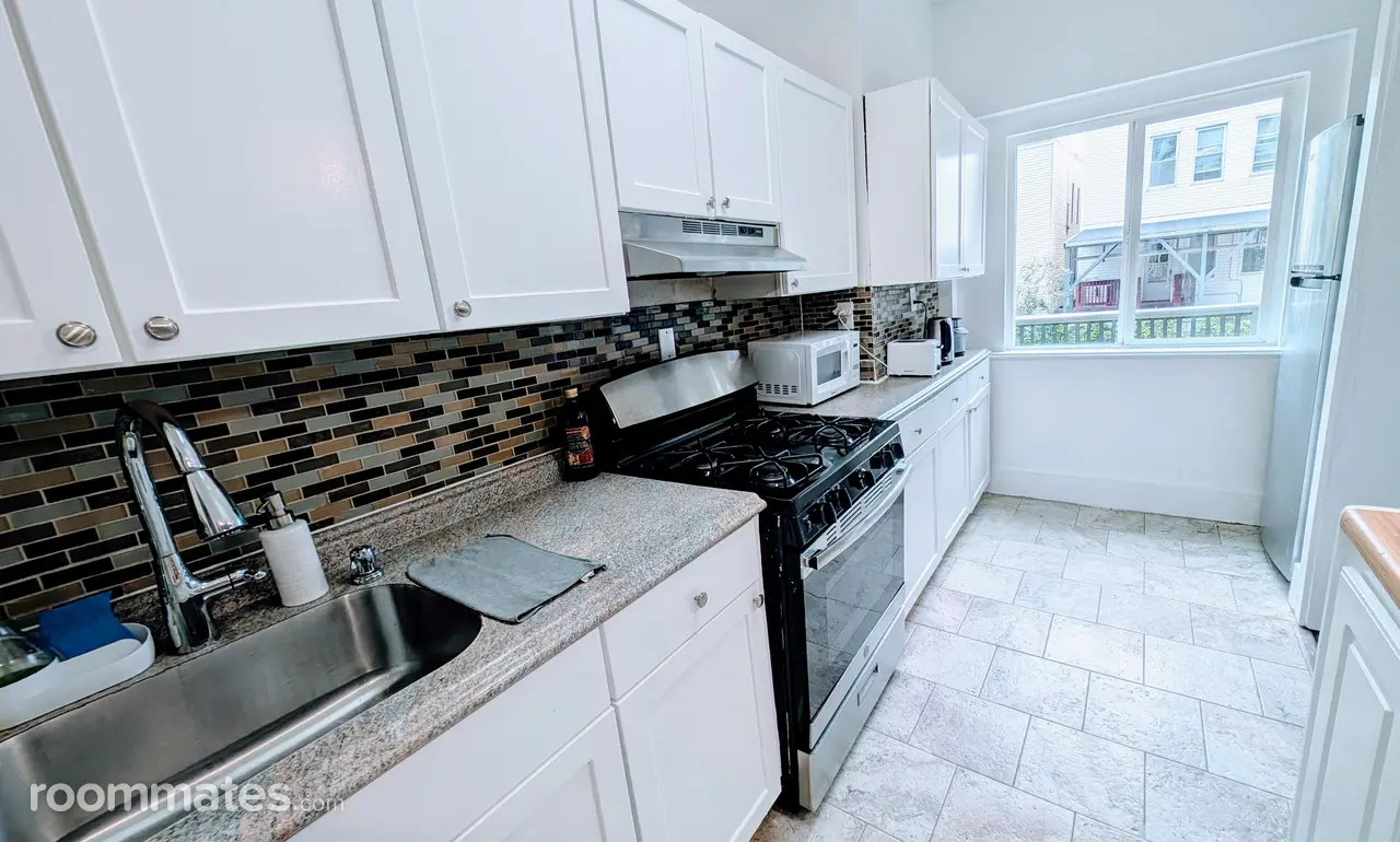 Profile photo 3 of 10