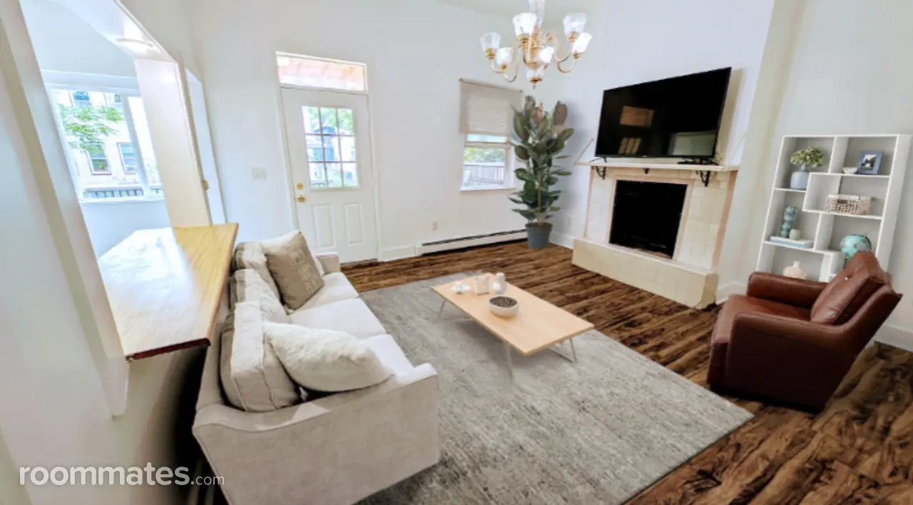 Profile photo 1 of 10