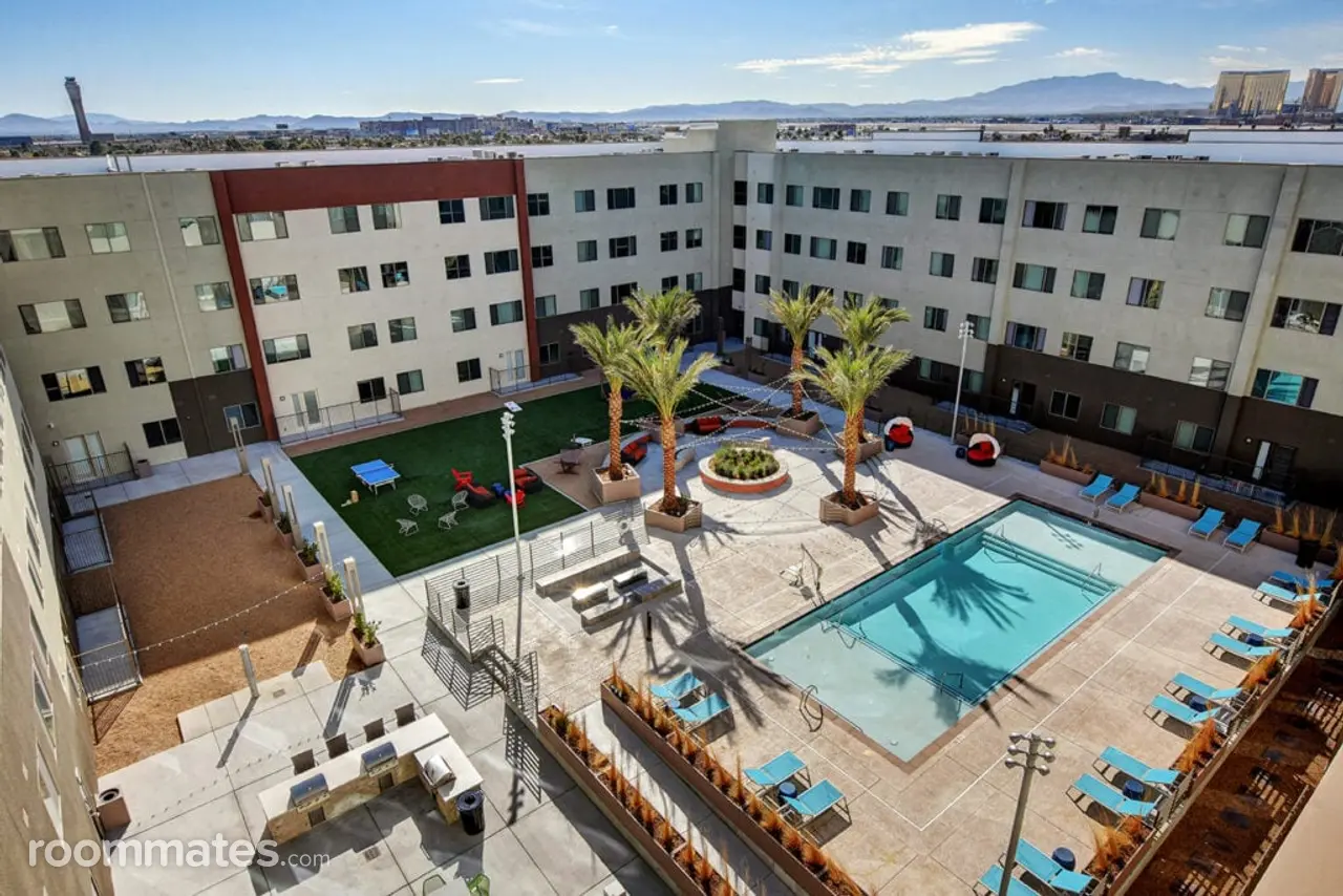 Profile photo 7 of 10