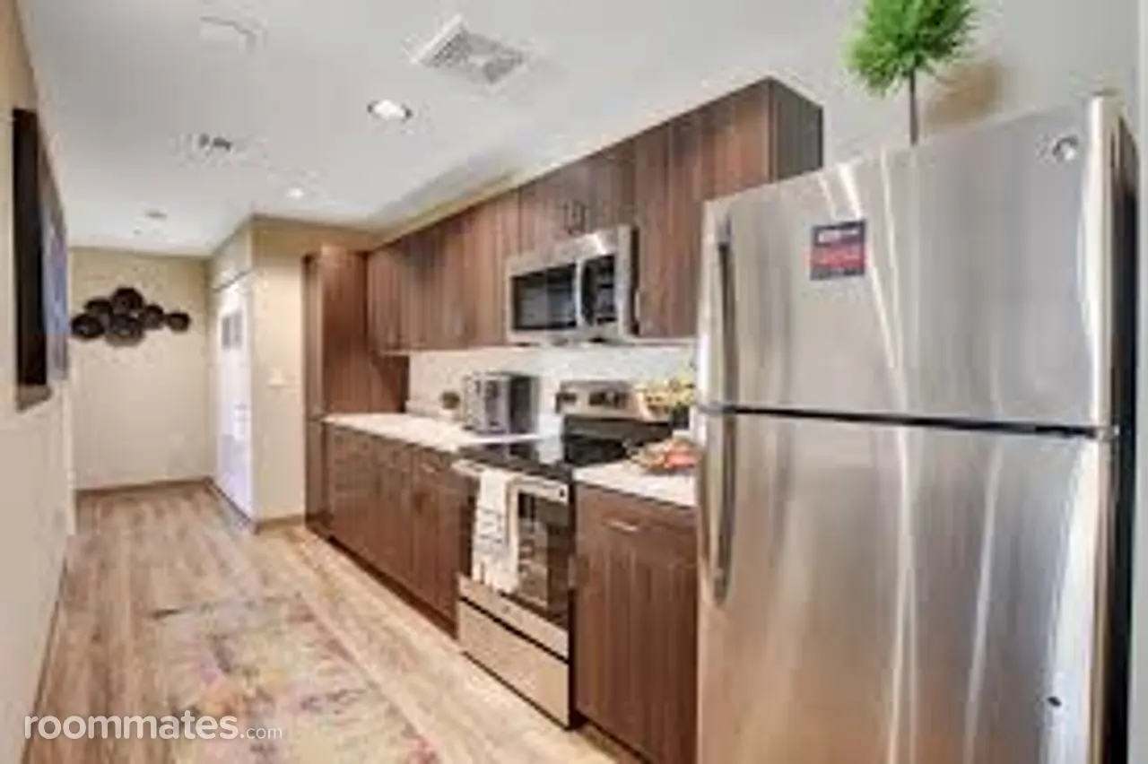 Profile photo 6 of 10