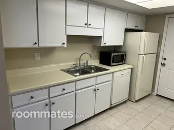 Room for rent in Pensacola FL $700, townhouse