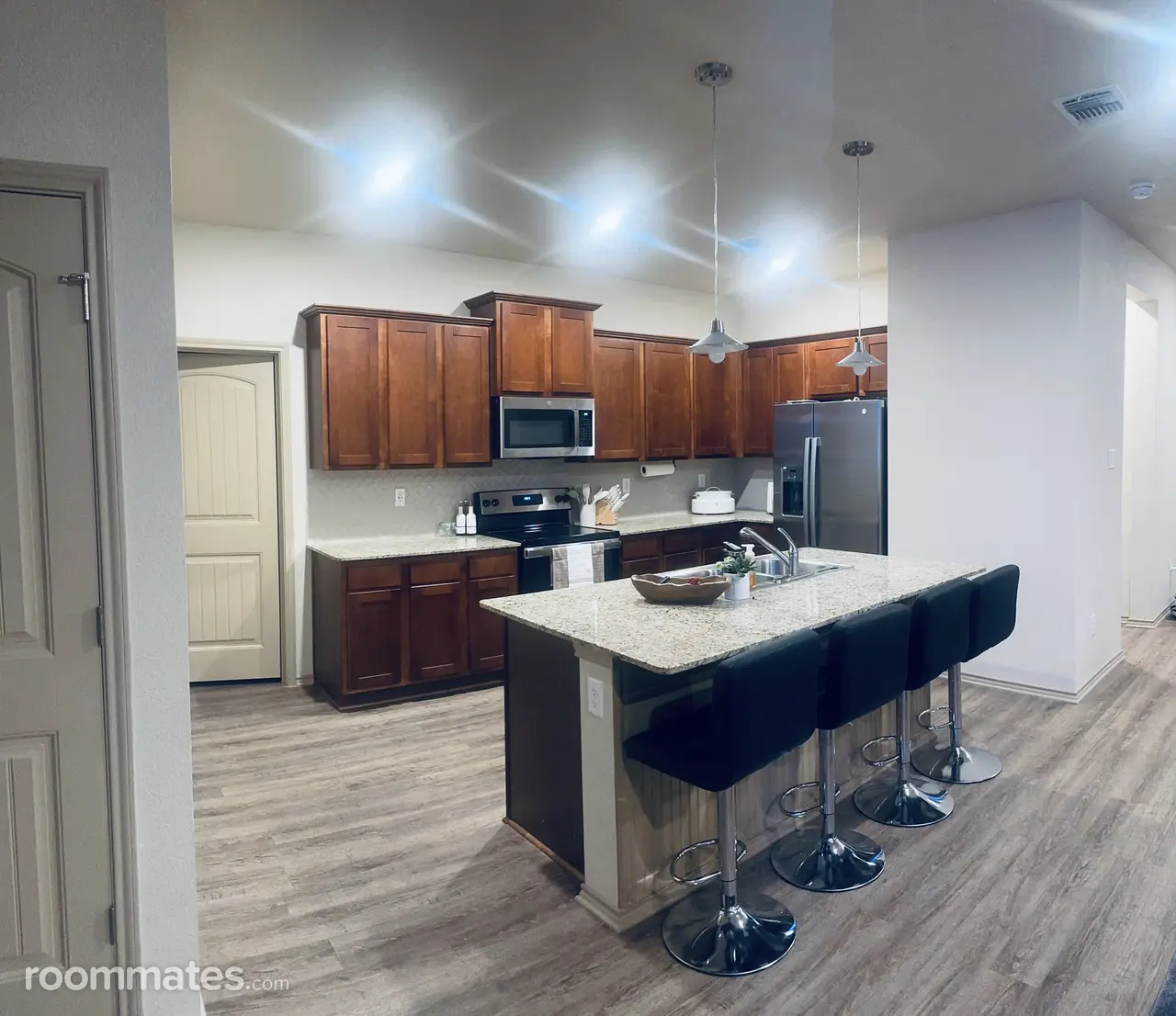 Profile photo 3 of 14