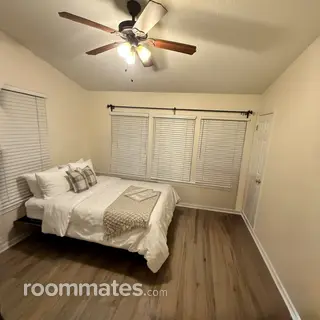 Room for rent in Jacksonville, FL $950, house