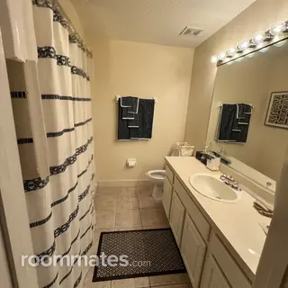 Room for rent in Jacksonville, FL $950, house