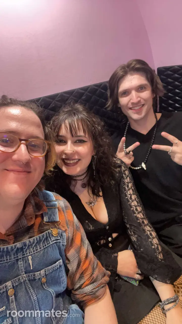 Profile photo 14 of 17