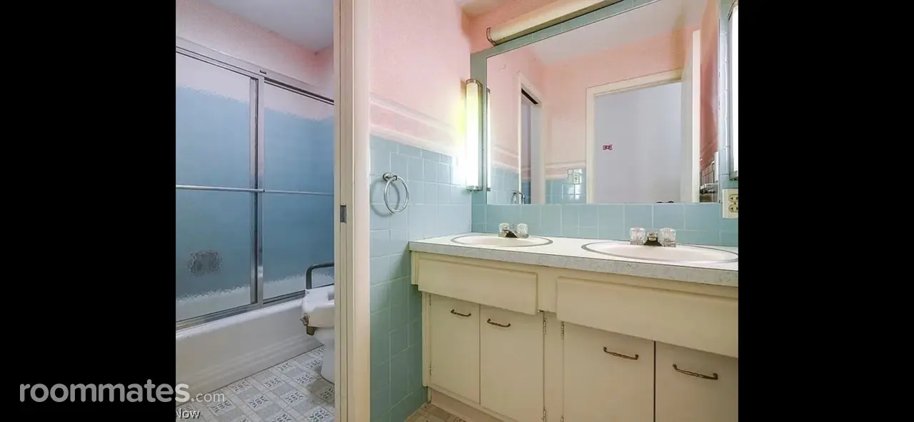 Profile photo 9 of 17