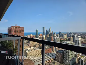 Room for rent in Chicago, IL $2000, condo