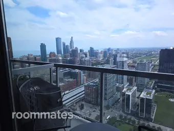 Room for rent in Chicago, IL $2000, condo