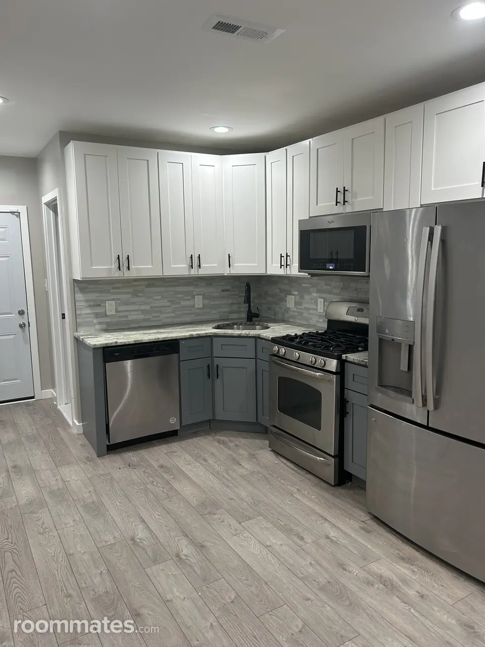 Profile photo 3 of 10