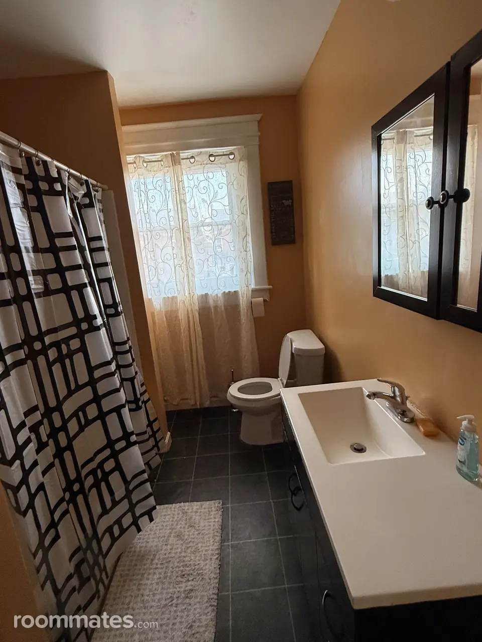 Profile photo 3 of 10