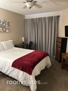 Room for rent in Glendale, AZ $900, condo