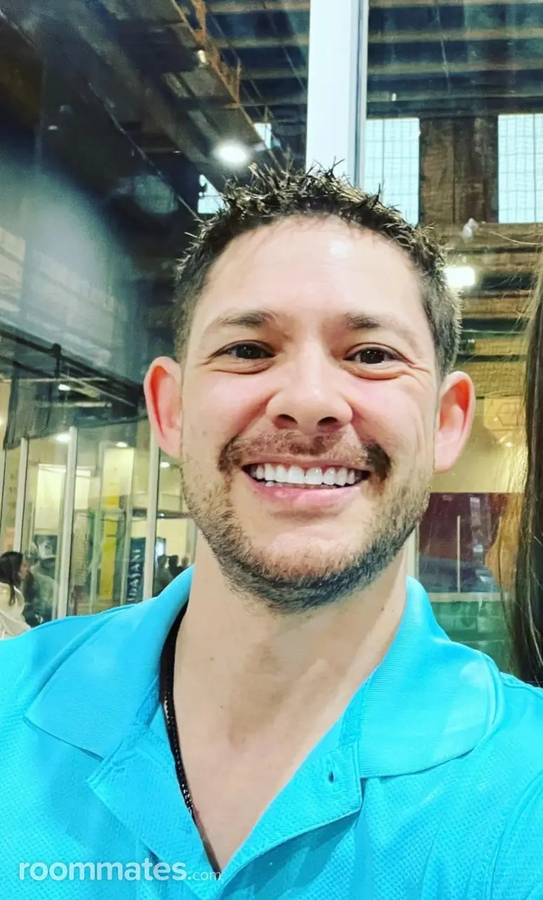 Profile photo 12 of 14