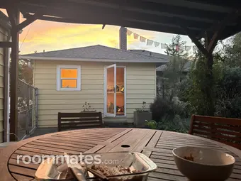 Room for rent in Portland, OR $1000, house