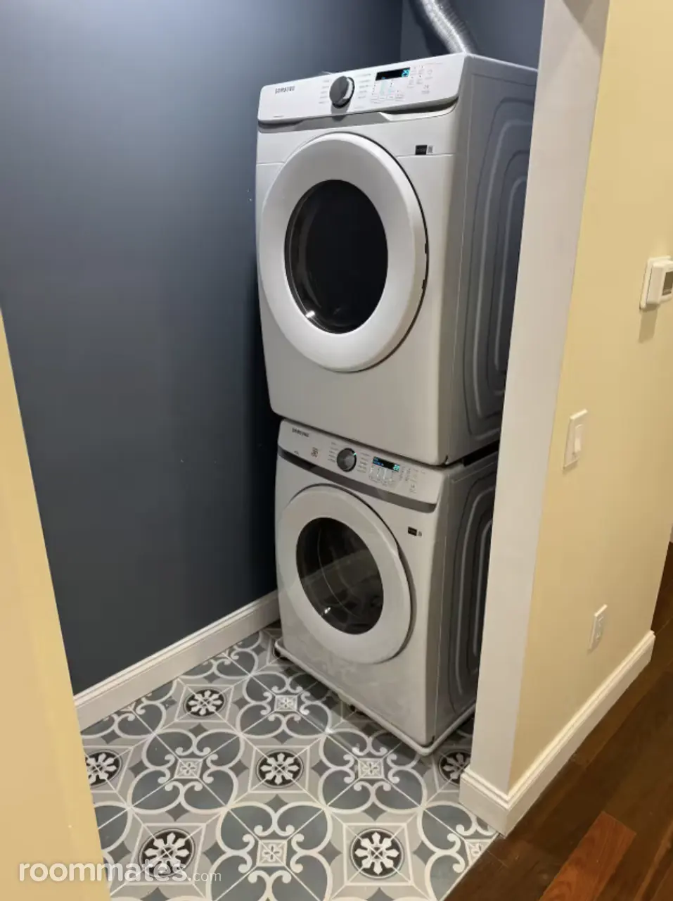 Profile photo 7 of 18