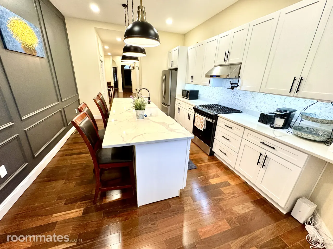 Profile photo 3 of 18