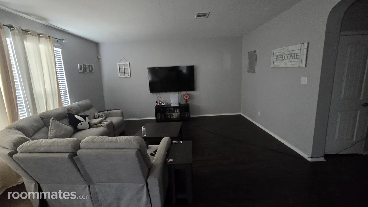 Profile photo 3 of 7