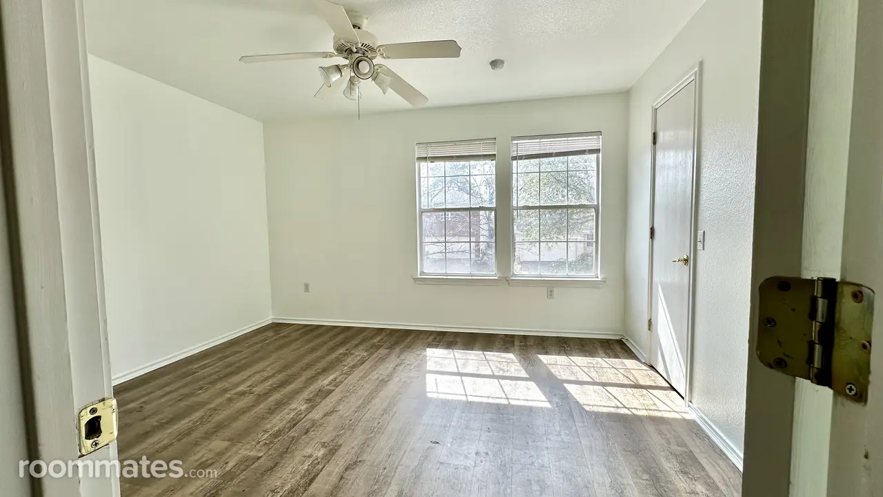 Profile photo 4 of 15