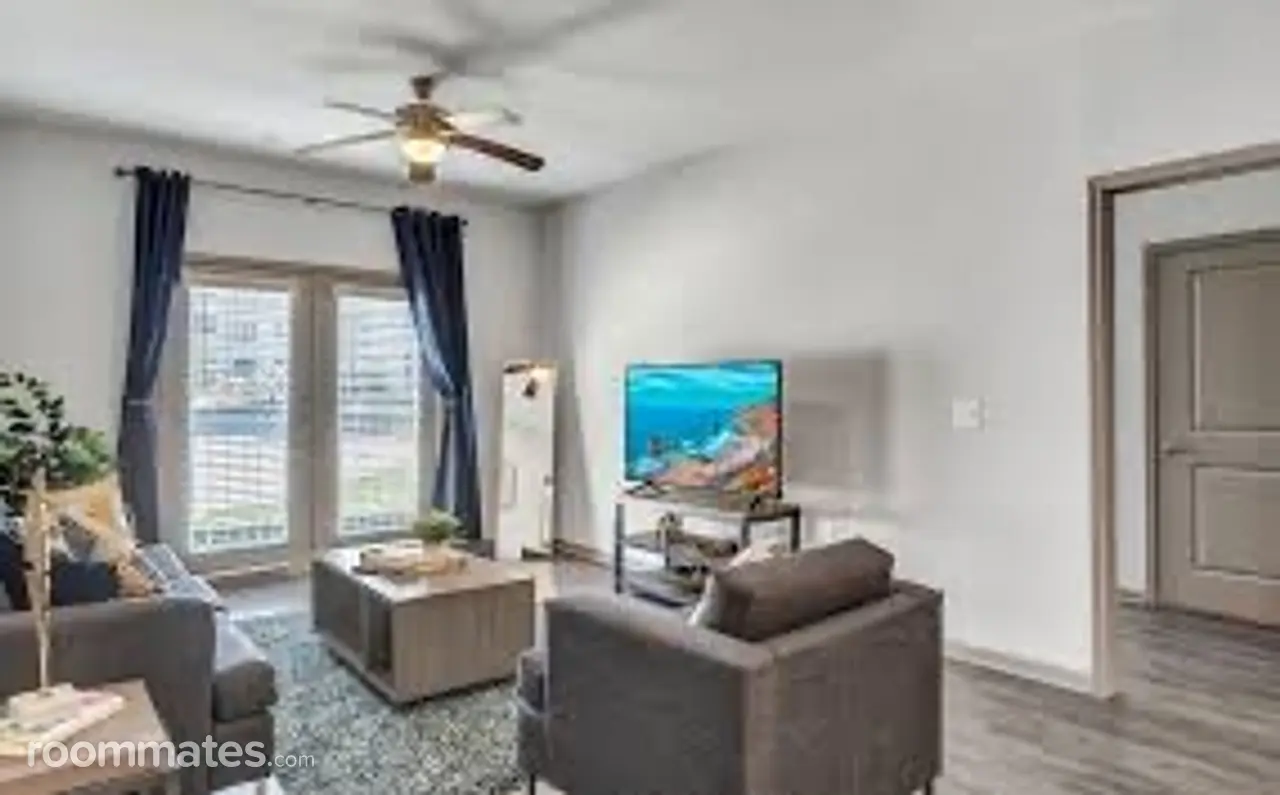 Profile photo 3 of 4