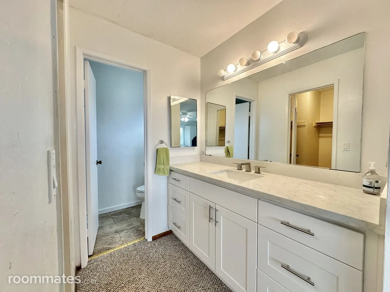 Profile photo 9 of 11