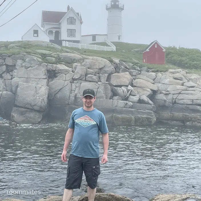 Roommate looking Lynn, MA, $1000