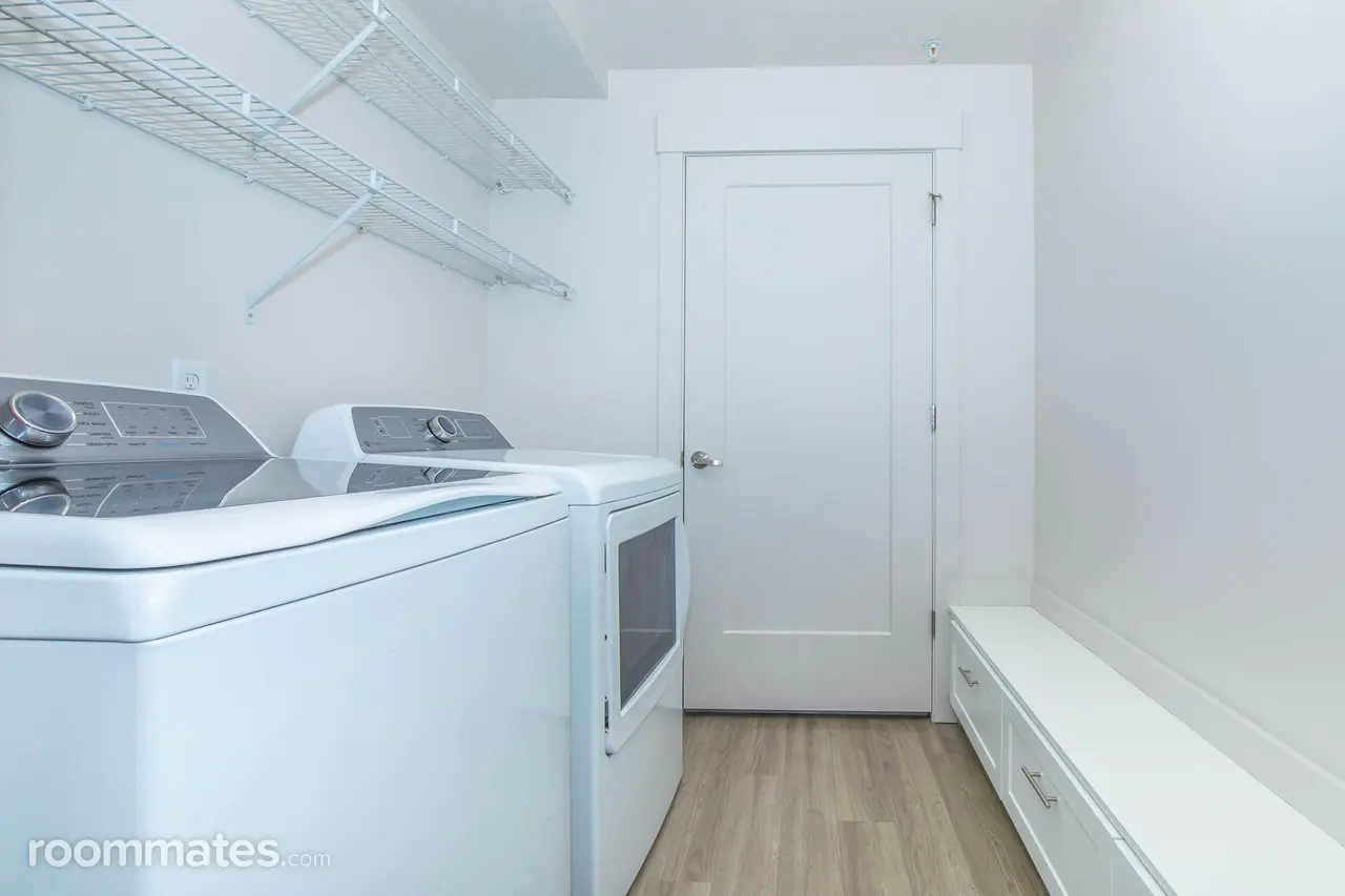 Profile photo 6 of 8