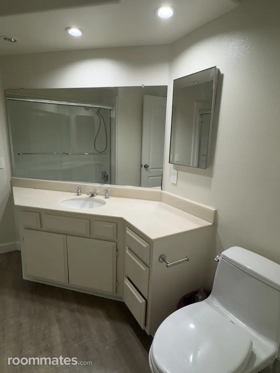 Profile photo 3 of 9