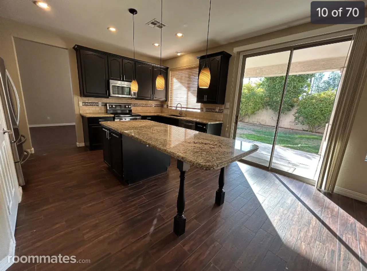 Profile photo 7 of 12