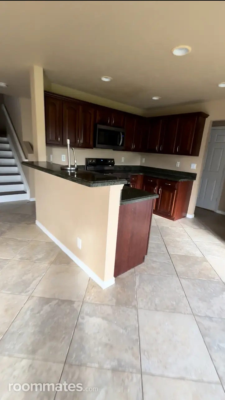 Profile photo 8 of 16