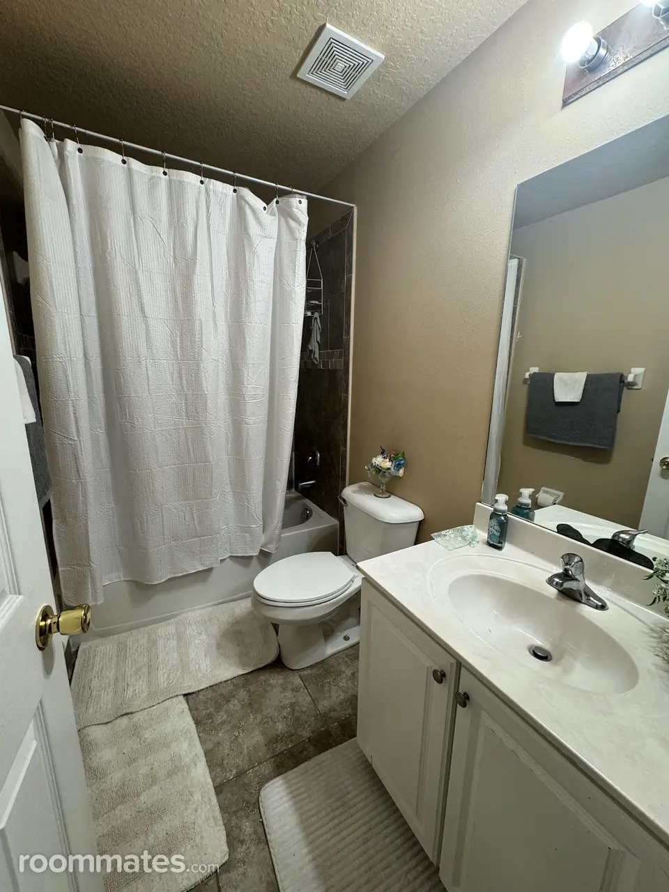 Profile photo 9 of 16